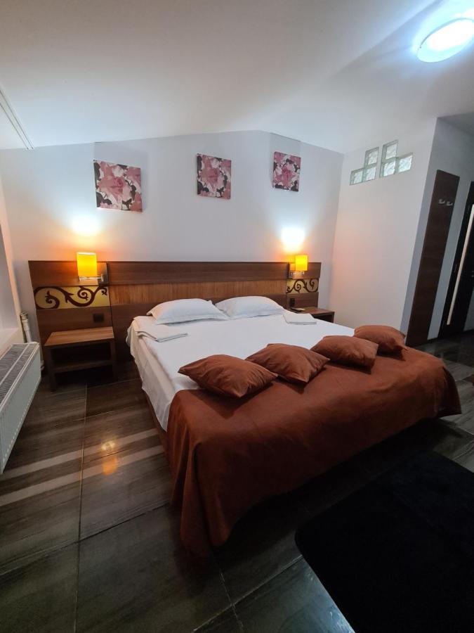 Garsoniera Privata Bed and Breakfast Bukarest Eksteriør billede